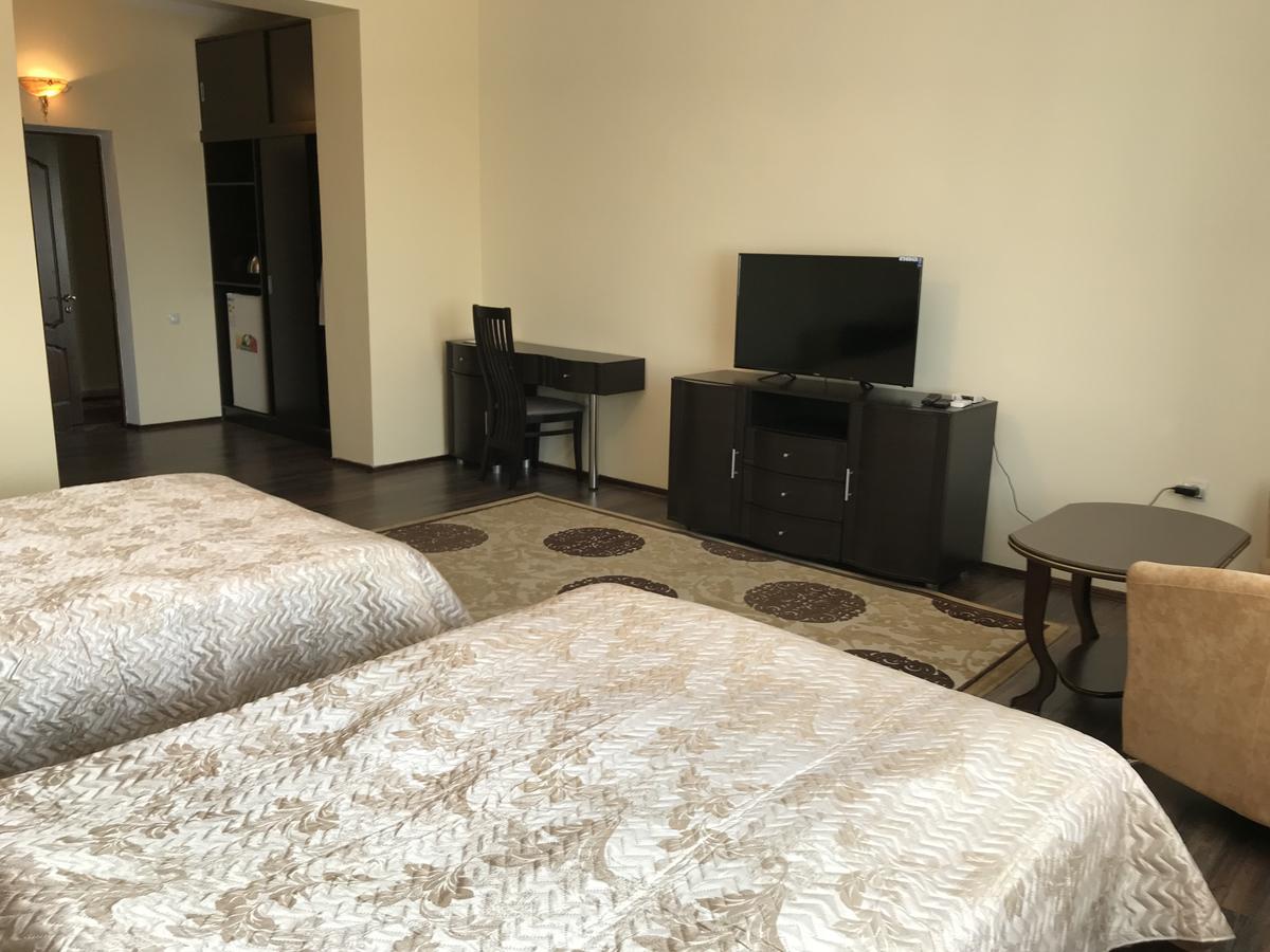 Saltanat Hotel Taldikorgan Kültér fotó