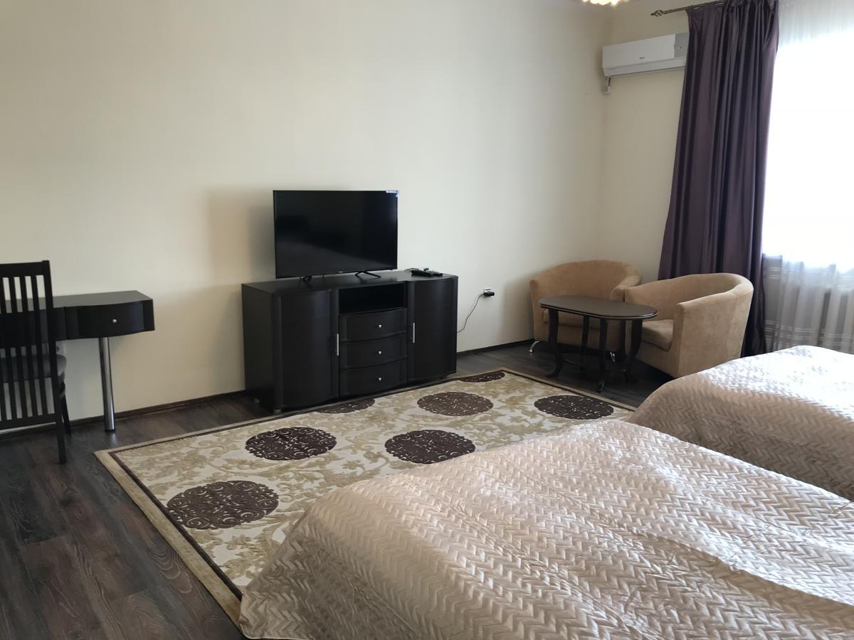 Saltanat Hotel Taldikorgan Kültér fotó